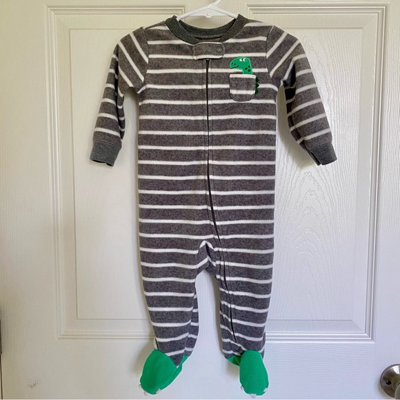 Bundle of Fuzzy Pajamas/Sleepers 6-9M - Picture 6 of 15